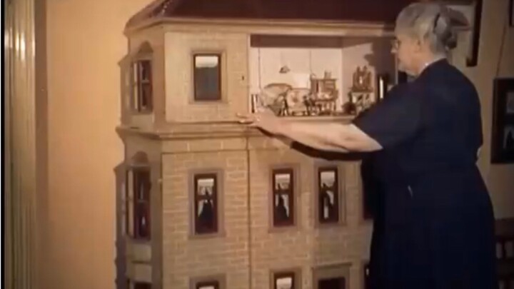 (1955) Ini pastinya rumah boneka termahal, indah, dan mewah yang pernah Anda lihat, tidak diragukan 