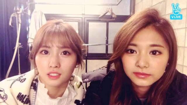 tzuyu with twice member😘😘😘