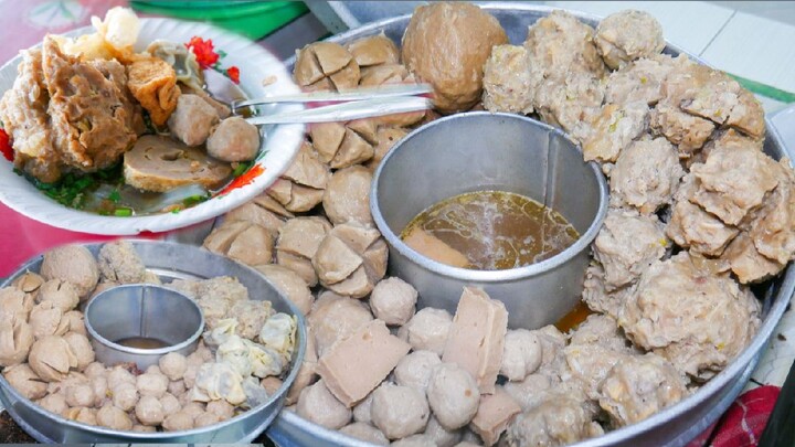 BUSSSET !!! BAKSO URATNYA NGEPRUL BANGET GAK ADA OBAT