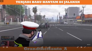 TERJADI BAKU HANTAM DI JALAN