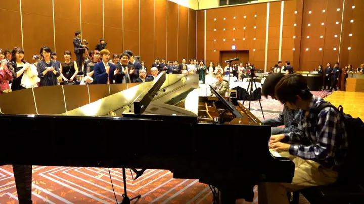 Japanese Nerd play Anime song piano in public🎹😂🇯🇵
