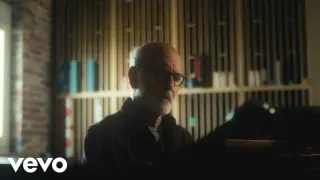 Ludovico Einaudi - Atoms (Performance Video)
