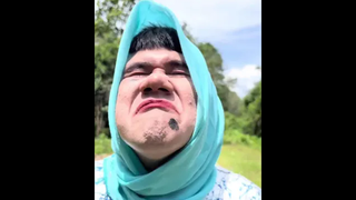 อยากเป็นหน้ากาก จะได้สัมผัสปากเธอทุกวัน