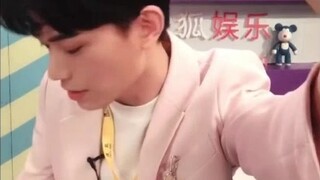 [Ding Yuxi] Cách đúng đắn để bắt đầu cư xử như một đứa trẻ/hành động như một đứa trẻ với nhiều tính 