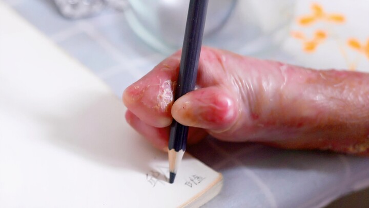Can you imagine how beautiful the paintings made by this hand are?