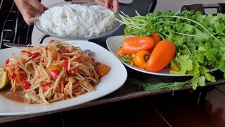 ส้มตำปลาร้าเผ็ดๆไข่มะตูม Spicy green papaya salad (คลิปเก็บตก)