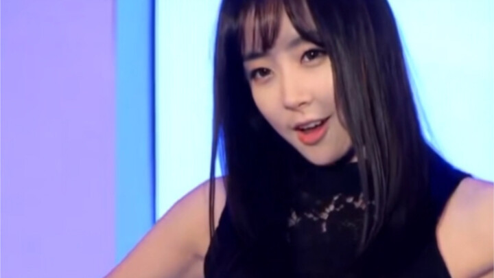 @Stellar 金佳英 蕾丝旗袍+黑色丝W 这绝对是你下班准时回家的原因
