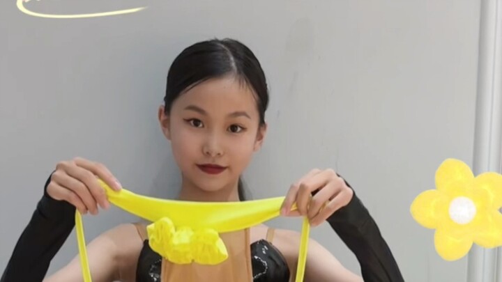 Thank you @venny薇妮舞服 for sending the beautiful dance costumes. I am unboxing them as a small endorse