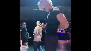 DAMN HE'S FINE🤭#gojo #Gojocosplay #jujutsukaisen #gojosatoru #shorts #anime #cosplay