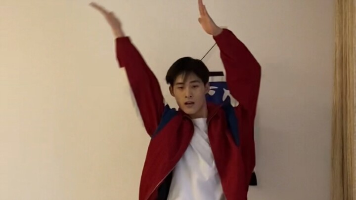 แม้แต่ผมของเธอยังเต้นรำตามเพลงภาษาอังกฤษของ Twice ที่ชื่อว่า "The Feels"