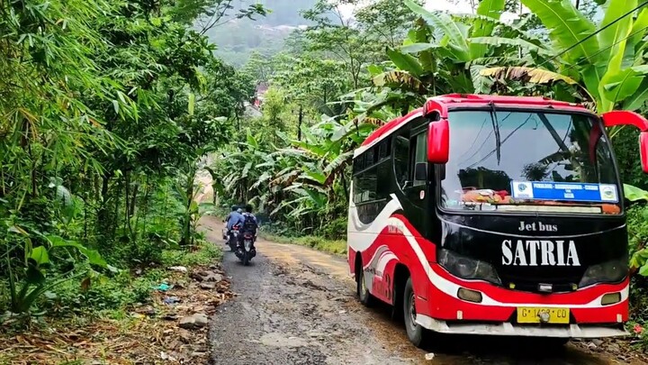 Tanjakan sikrakal licin dan sangat berbahaya