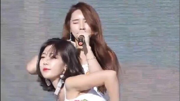 Two sections, denim hot pants and denim long pants, this small figure, this small music, isn’t it ex