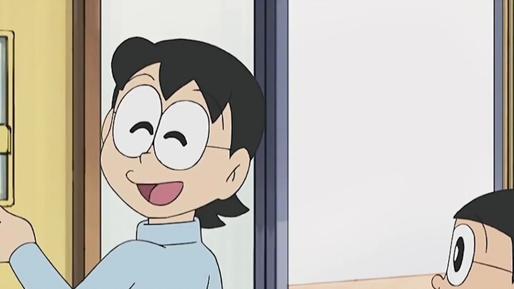 Doraemon: His hair was messed up by a naughty kid, so Suneo gave Nobita a "shadowless kick"