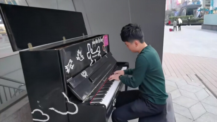 [Âm nhạc] Biểu diễn piano "Chiisana koi no uta" trên phố