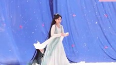 She ran away, he chased her, she couldn't fly away even if she had wings#Cheng Yi#Yang Zi's snowball