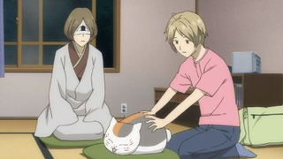 Tsume sử dụng nhiều kỹ thuật khác nhau để nuôi mèo