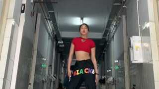 因为红&Good boy 申哈茜楠编舞 女大学生的封校日常  今天阳光好好喔！做完美甲跳舞更霸气了哈哈哈哈