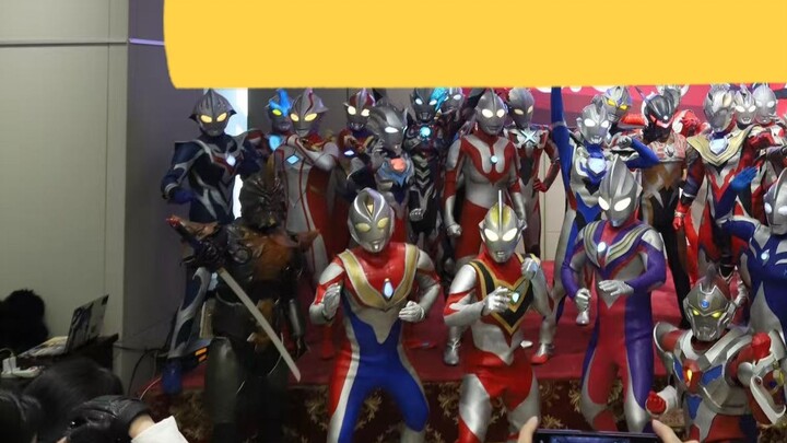 Come to the comic convention to see 40 Ultraman!
