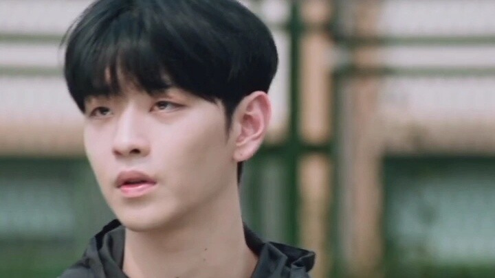 It's so funny. I want to find a friend for my boyfriend, but after looking around, I can't find anyo