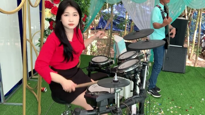 Ca Khúc Với Giọng Ca Cực Cuốn Và Drum Ni Ni Cực Cháy