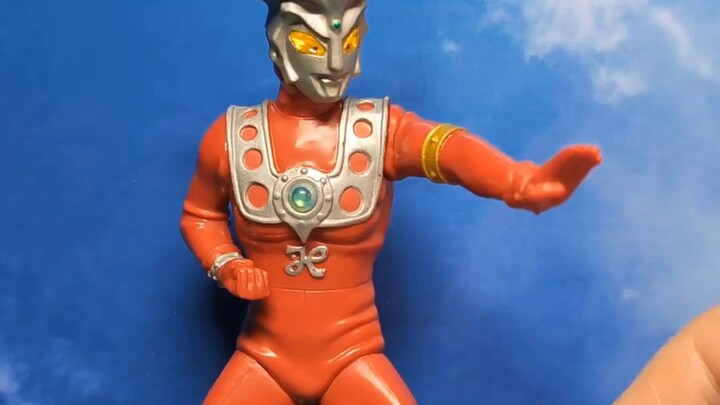 Blackheaded reprint of Ultraman Leo glowing capsule