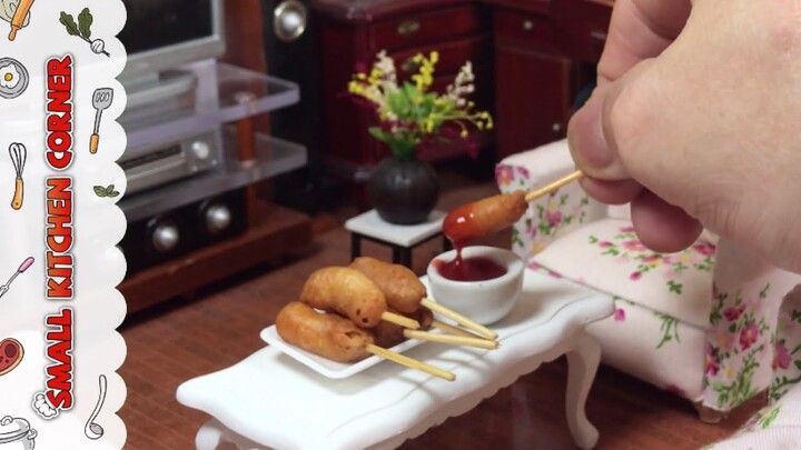 Miniature Hot dog Sausage | Xúc Xích Chiên Bột Xù | Small Kitchen Corner