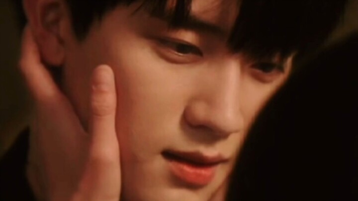 This eye contact scene is amazing! I can actually see this in idol dramas!