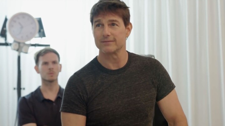 [Bilingual] Tom Cruise's speed-dropping skydiving in Mission Impossible 6 was actually filmed at 25,