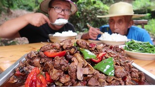 Making Braised Duck with Mushrooms. No water needed at all!