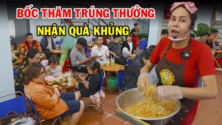 DIVA Cát Thy mở chương trình bốc thăm trúng thưởng tại quán Bánh tráng trộn - Ẩm thực Cha Rồng