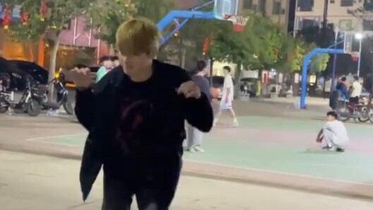 "Kok Zhang Yixing punya penggemar laki-laki?"