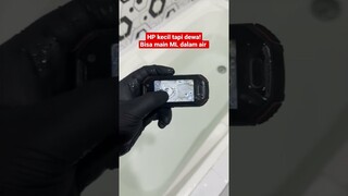 Ingat HP kecil di dunia ini?! Spek dewa bisa main ML dalam air