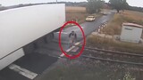 TOTAL IDIOTS CAUGHT ON CAMERA