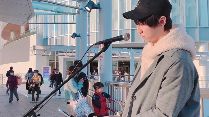 Doremon [Hiraoka Yuya] hát "Lời hứa hướng dương" trên đường phố Nhật Bản