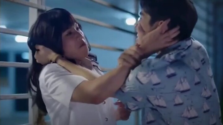 Teman baik LOVE of KILL di episode keempat drama Thailand Jenny