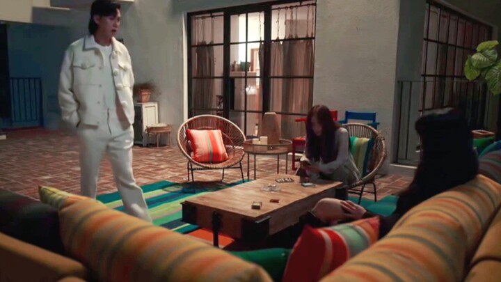 [Famous scene] A funny trio, no one knows what they are talking about, but they are very polite and 