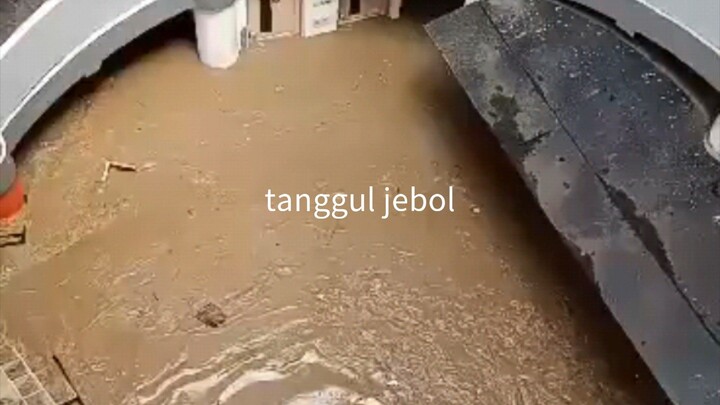 tanggul jebol bekasi ....masyaallah