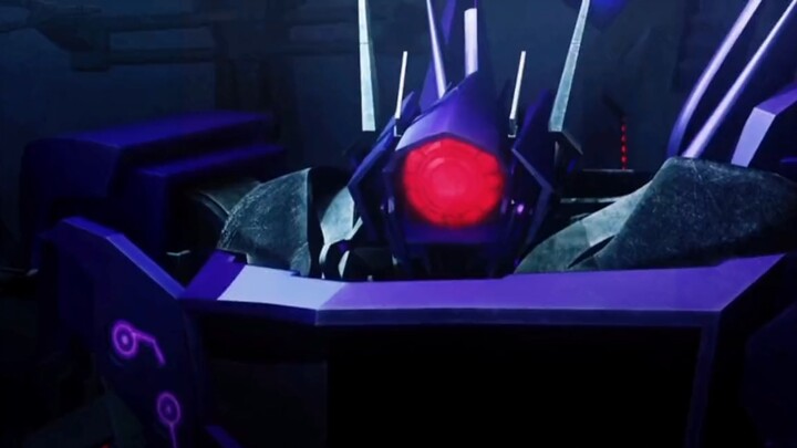 การแสดงออกของ Cybertron เล่นอย่างเต็มที่โดย Starscream