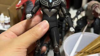 แบ่งปันกระบวนการทาสีใหม่ของ SHF ให้กับประติมากรรมกระดูกจริงของ Dark Tiga (การวาดด้วยปากกา)