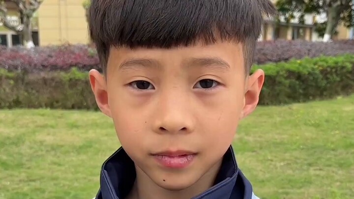 I met a kid dancing at a bus stop. If you have a dream, anywhere can be your stage! Come on, young m