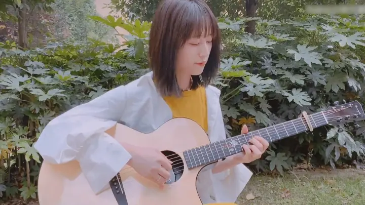 [Spirited Away /Always with me] Young lady playing guitar in the community downstairs is super heali