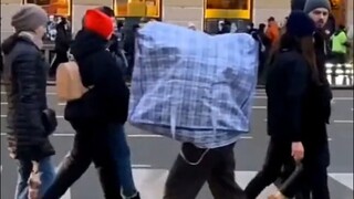 "Nhấn F để thoát khỏi cuộc sống"