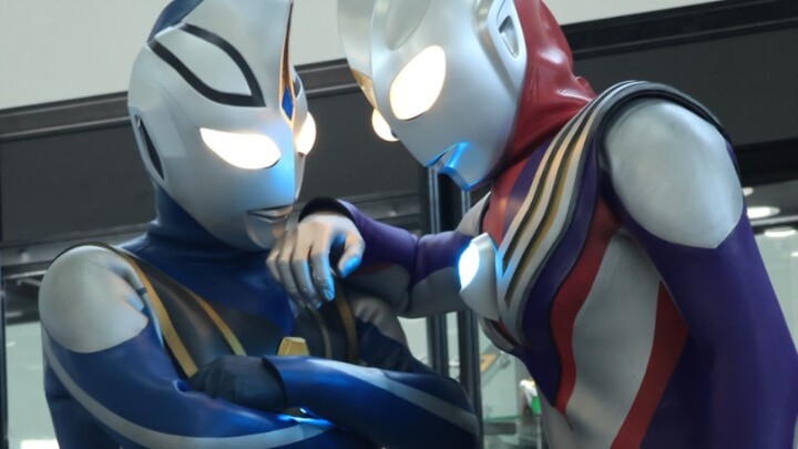 《About the time I discovered my friends were all Ultraman during a video call》