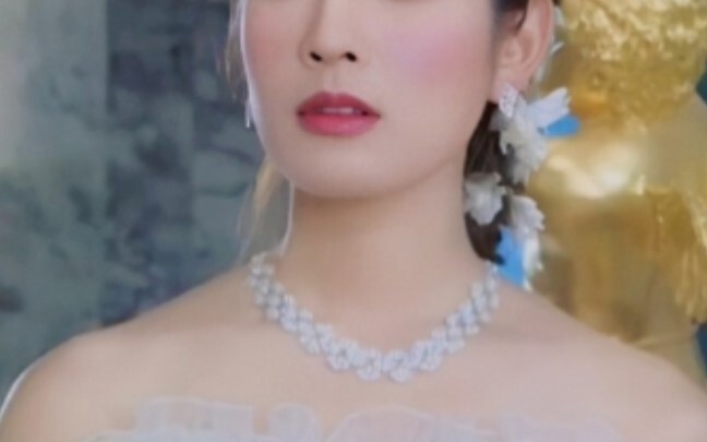 卧槽！！不愧是霸屏安徽卫视的泰国女神！！！这是童话里走出来的公主叭！！！！