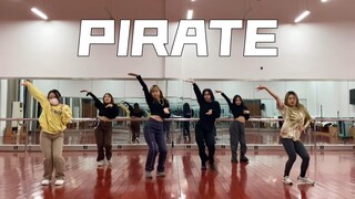 EVERGLOW returns with a quick dive into the chorus of "PIRATE" Pirate hottie comes on stage to persu