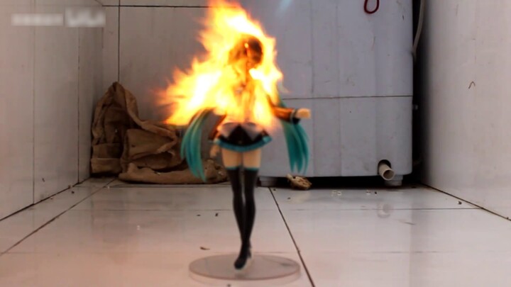 [4K Reverse Playback] How to restore the burnt Princess Hatsune Miku back to her original appearance