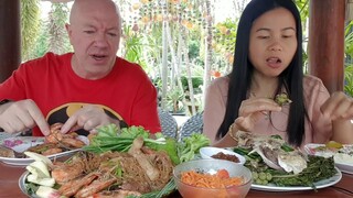 Steamed Glass Noodles with  Shrimps กุ้งอบวุ้นเส้นเหนียวนุ่ม นึ่งหัวปลาส้มตำ