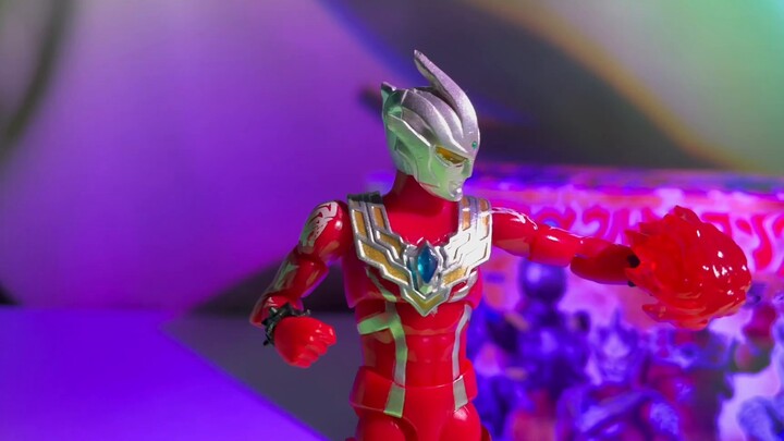 Hành động cọ tuyệt vời! ! ! Lần mở hộp thứ hai của Ultraman A! ! Dùng ngon lắm