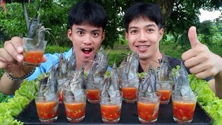 กุ้งช็อต ตัวใหญ่ๆกรอบเด้งกินพร้อมกับนํ้าจิ้มเด็ด ซดคาแก้วแซ่บมากๆ.