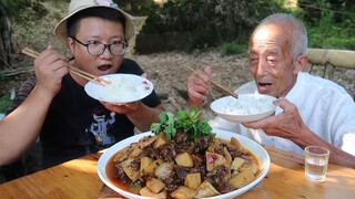 Membuat "Daging sapi tumis rebung" yang harum dan empuk